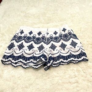 BODEN Scalloped Shorts. Navy and white lined!